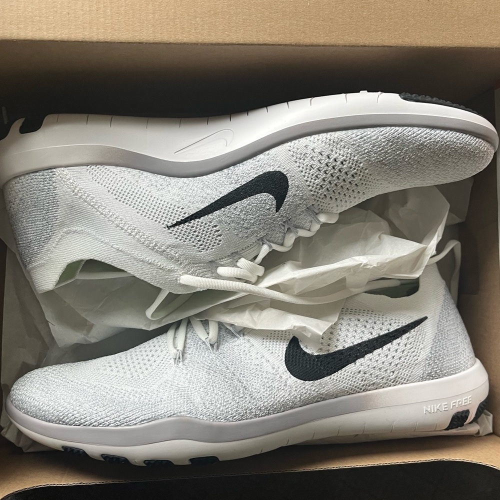 Women’s Nike Free Flyknit 2 Shoes Size 12